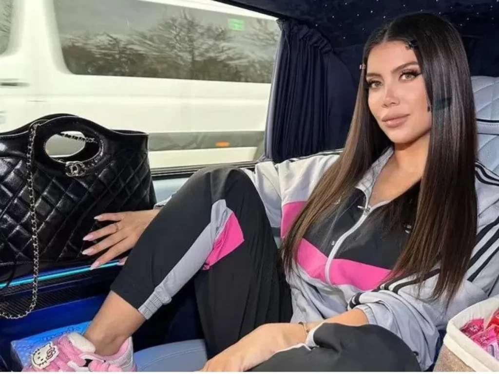 La Odisea de Wanda Nara en Clase Turista