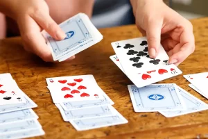 jugar juegos de cartas y lógica