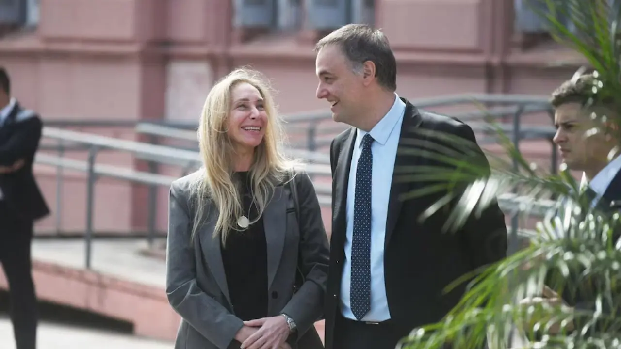 viaje de Manuel Adorni