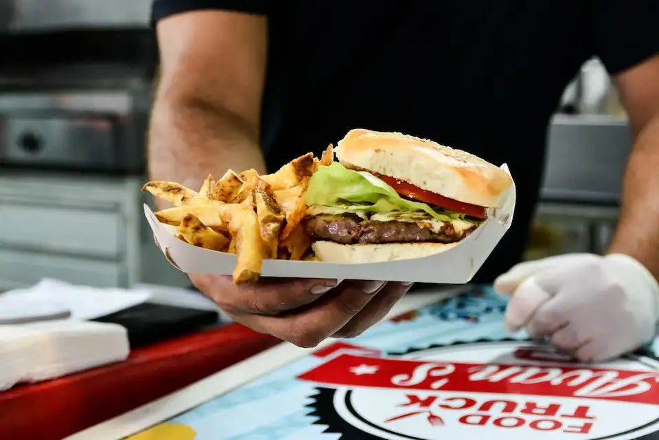 Escobar celebra el Día de la Hamburguesa