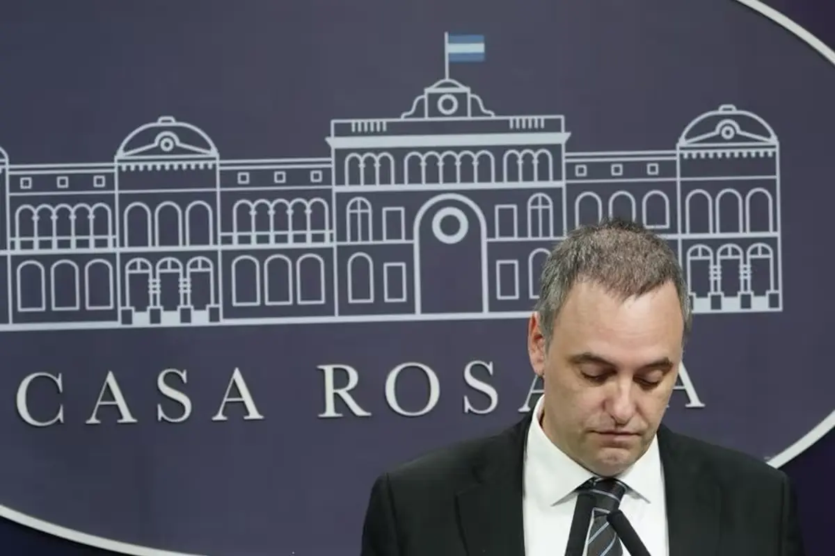 Renuncio Manuel Adorni